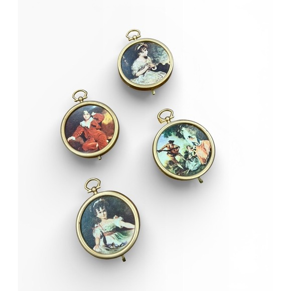 Vintage 4 Linked Photo Frames Hong Kong Plastic Mini Picture Frame Wall Set NIB - Picture 3 of 8